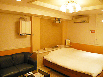 「ホテル ひまわり」121号室 内装1