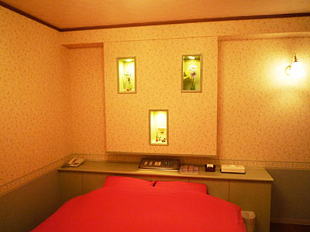 「ホテル フローラルガーデン」111号室 内装1